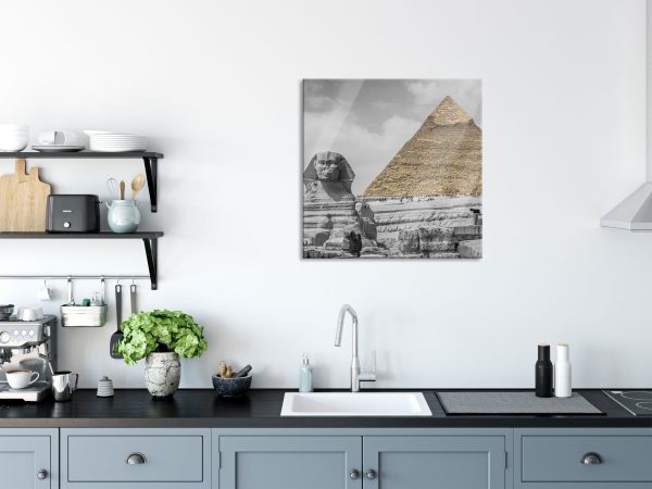 Sphinx vor Pyramide, Glasbild Quadratisch Angebot – Bild 3