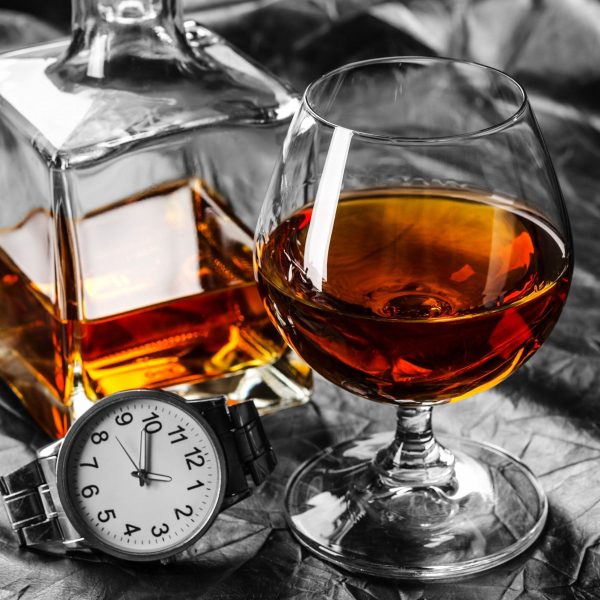 Man Things mit Whiskey und Uhr, Glasbild Quadratisch Online-Schn?ppchen – Bild 5