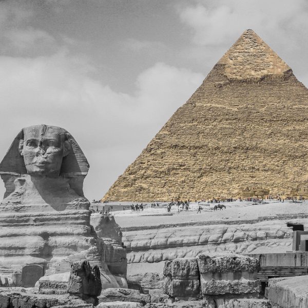 Sphinx vor Pyramide, Glasbild Quadratisch Angebot – Bild 5