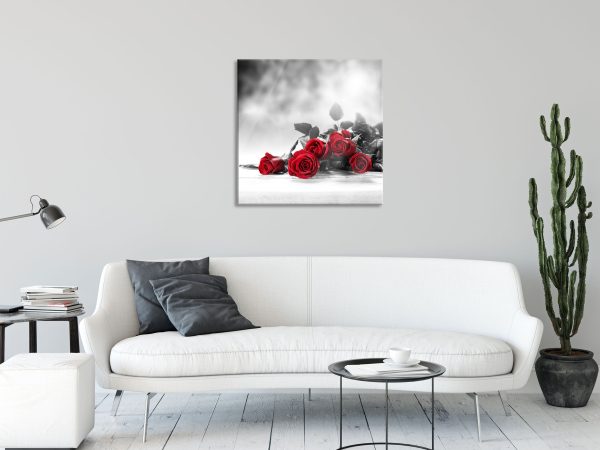 schöner Rosenstrauß auf Tisch, Glasbild Quadratisch Angebot – Bild 2