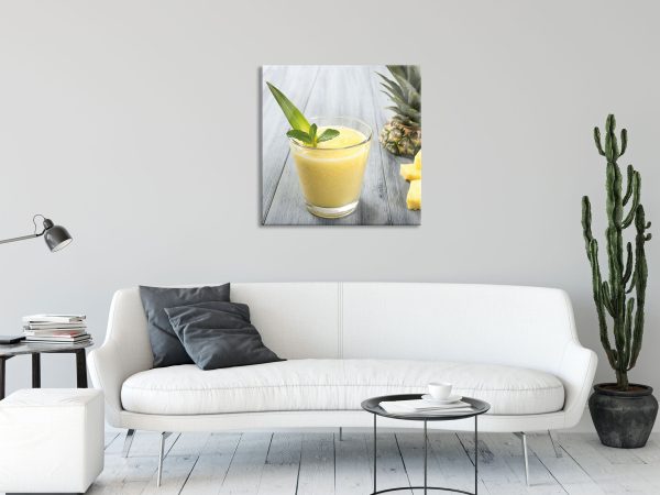 Ananas Cocktail auf Holztisch, Glasbild Quadratisch Mode – Bild 2