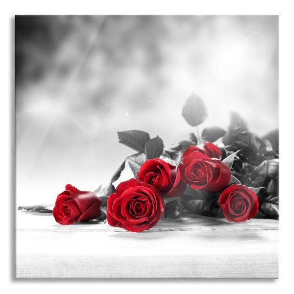 schöner Rosenstrauß auf Tisch, Glasbild Quadratisch Angebot