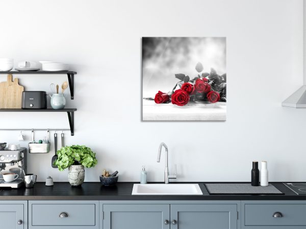 schöner Rosenstrauß auf Tisch, Glasbild Quadratisch Angebot – Bild 3