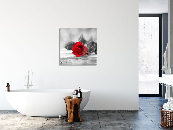 Rose auf Holztisch, Glasbild Quadratisch Zu verkaufen – Bild 4