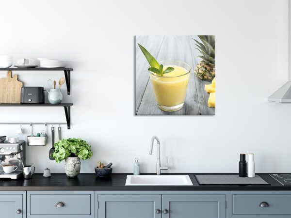 Ananas Cocktail auf Holztisch, Glasbild Quadratisch Mode – Bild 3