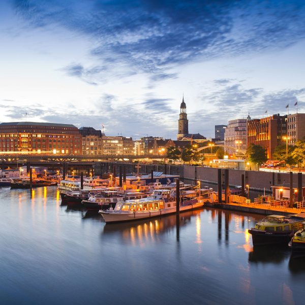Hamburger Hafen am Abend, Glasbild Quadratisch Online – Bild 5